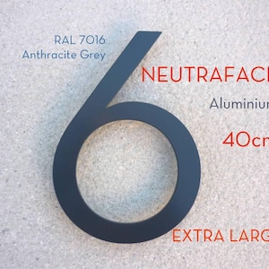 Moderne 40 cm Aluminium Hausnummer - Anthrazitgrau NEUTRAFACE Schrift - Anthrazitgrau