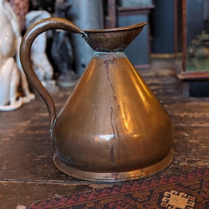 Ein schottischer Kupfer-Whisky-Messbecher aus dem 19