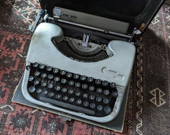 Working Oliver Travelling Vintage Typewriter