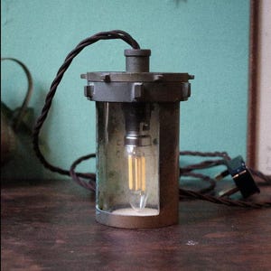 Umgewandeltes Marine-Messing-Zylinder-Passage-Licht - Schiffsarmatur - Neu verkabelt Mit neuer Halterung -C. Mitte des 20.Jahrhunderts