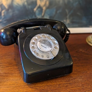 Vintage 1960&#39;s 746 Rotary Telephone