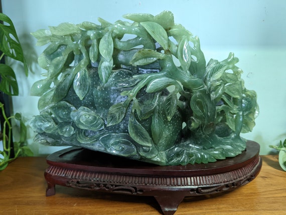 リンゴの木の下の翡翠彫刻の囲碁棋士 - Etsy 日本