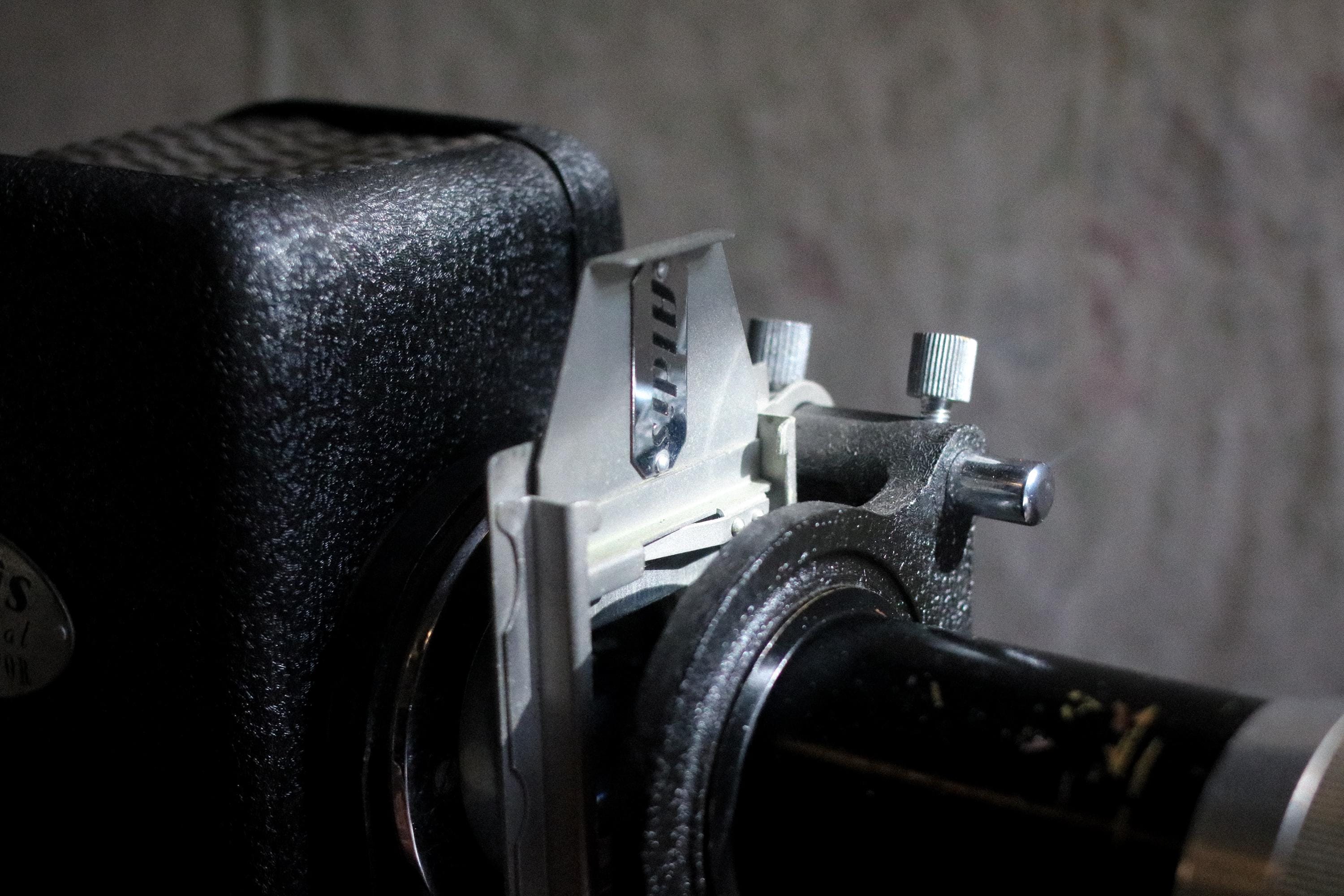 Projecteur Diapos Vintage Aldis 300 – Gris – 100mm F2.8