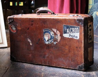 Vintage Leather Travel Suitcase With Original Hotel Labels – Large 1930s Steamer Luggage