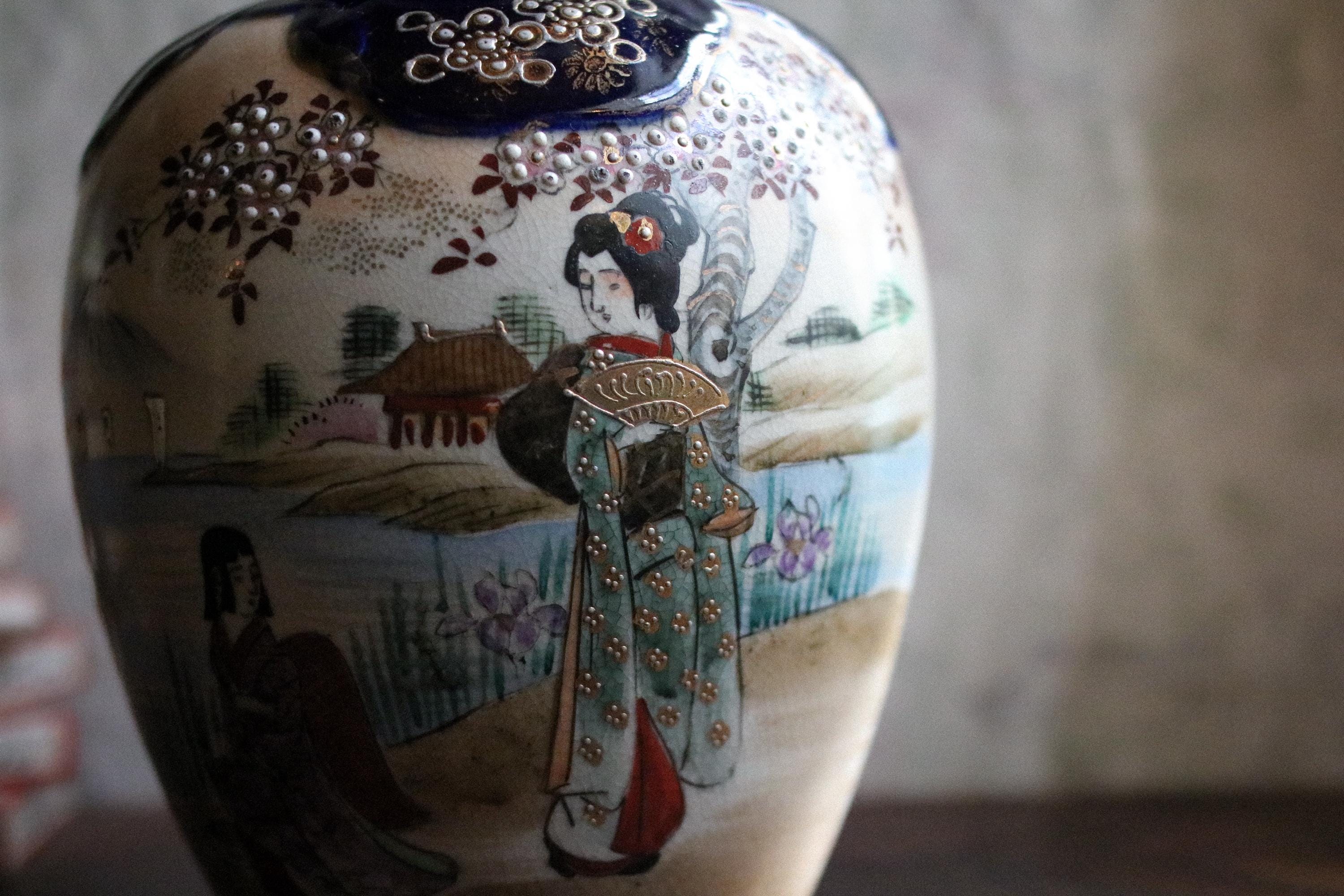 ヴィンテージ日本製薩摩焼花瓶 – 高さ19cm 芸者と風景画 - Etsy 日本