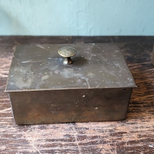 Scatola per sigarette in ottone, inizio XX secolo