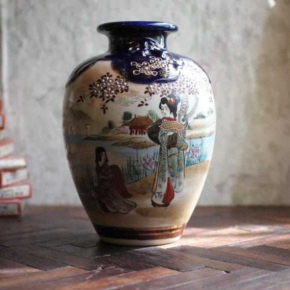 伝統的な日本の風景画の花瓶 薩摩焼 ヴィンテージ日本製薩摩焼花瓶 – 高さ19cm 芸者と風景画 - Etsy 日本