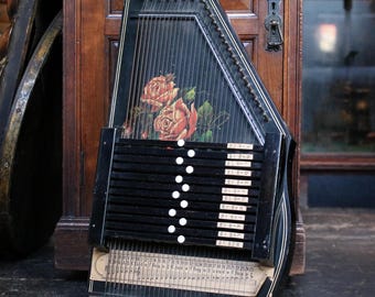 Mandolina harfowa Rosetti z lat 40. XX wieku, niemiecka, 32-strunowa, instrument muzyczny