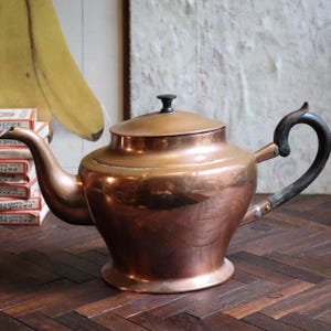 Large Early 20th.C Copper Teapot with Curved Handle