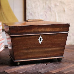 Antique Early Victorian Mahogany Tea Caddy