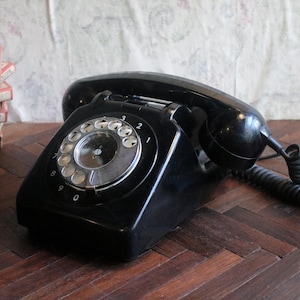 Vintage 1960&#39;s Plastic Rotary Telephone