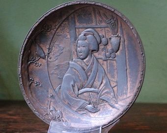 Early 20th-C Japanese Copper Relief Dish – Geisha/Bijin Interior Scene, ~15 cm