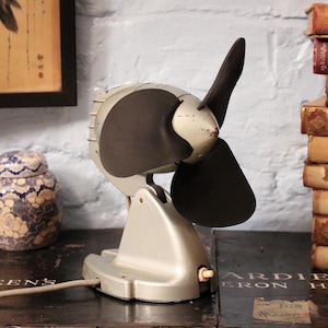 Vintage 1950&#39;s GEC 8&quot; Desk Fan – Industrial Grey