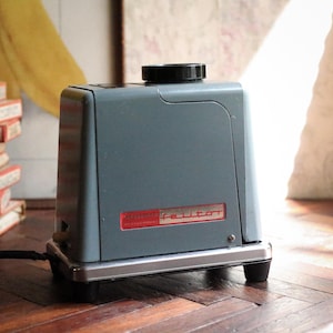 Vintage Kindermann Slide Projector – Model PAXIMAT EM (Untested)
