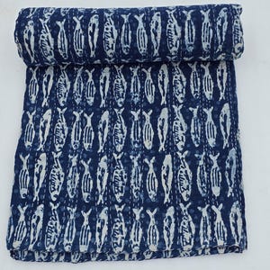 Courtepointe kantha poisson bleu indigo | Jeté de couvre-lit en coton avec blocs de main