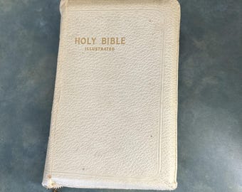 Vintage 1949 Holy Bible Illustrated White Zipper Cover World Publishing Co USA