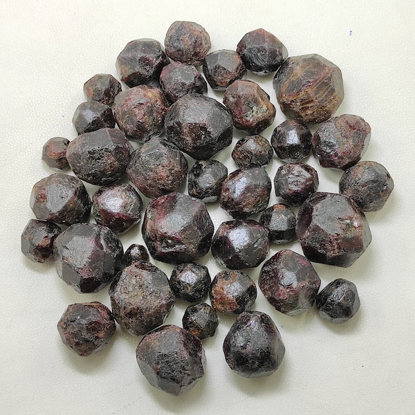 Wholesale Garnet Rough Pointed Garnet Rough Stone Red Almandine Garnet Healing Rough Garnet Healing Crystal Rough Gemstone For Jewelry GV19