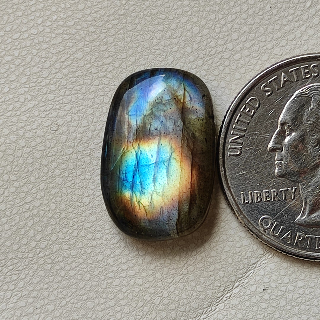 Labradorite polie - Taille L - France Minéraux