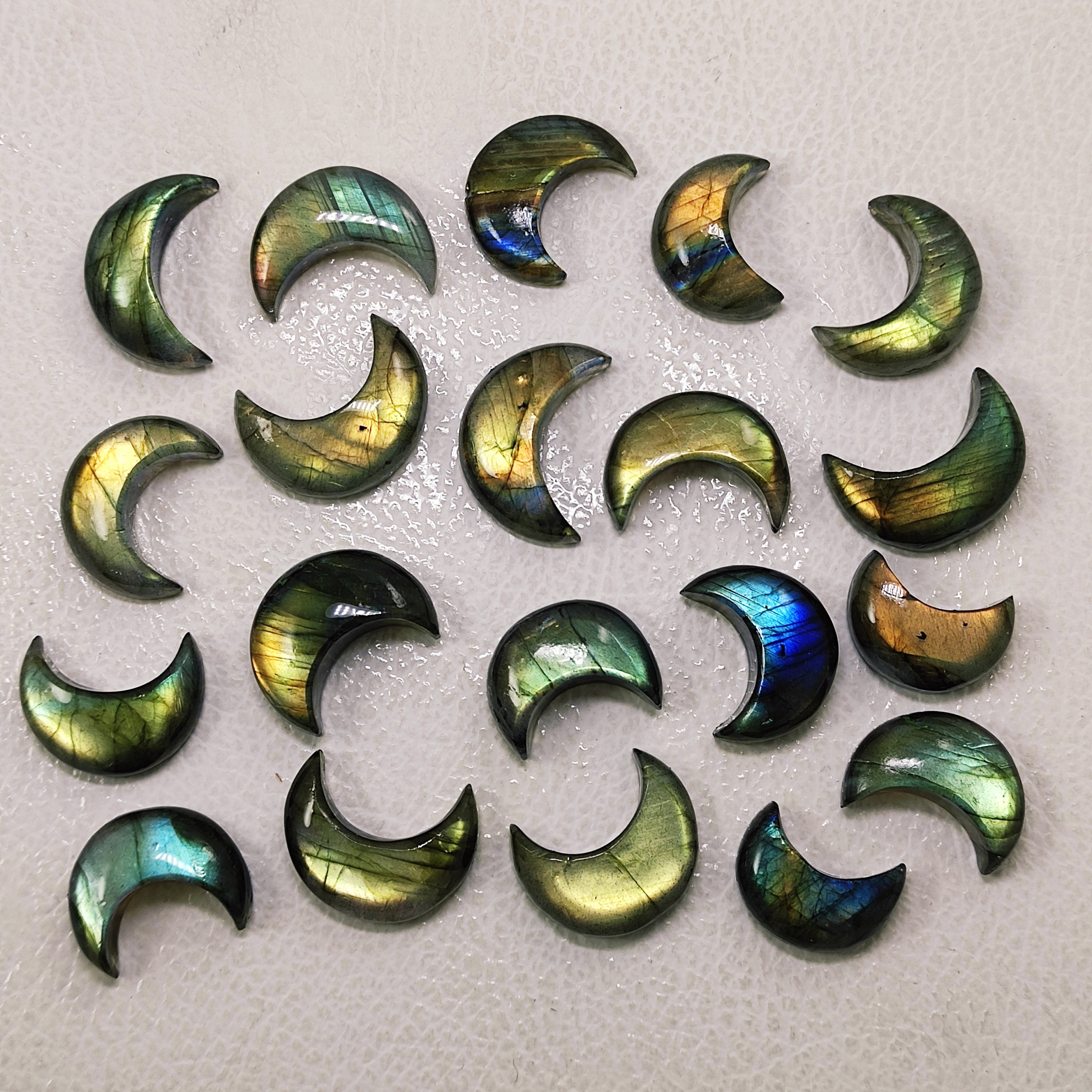 50 ピース卸売ムーンシェイプラブラドライト宝石素晴らしい品質三日月