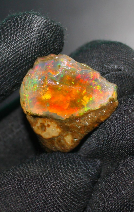 エチオピアウェロ産　オパール　原石　ジュエリーグレード　鉱物標本　鉱石 エチオピアウェロ産 オパール 原石 ジュエリーグレード 鉱物標本