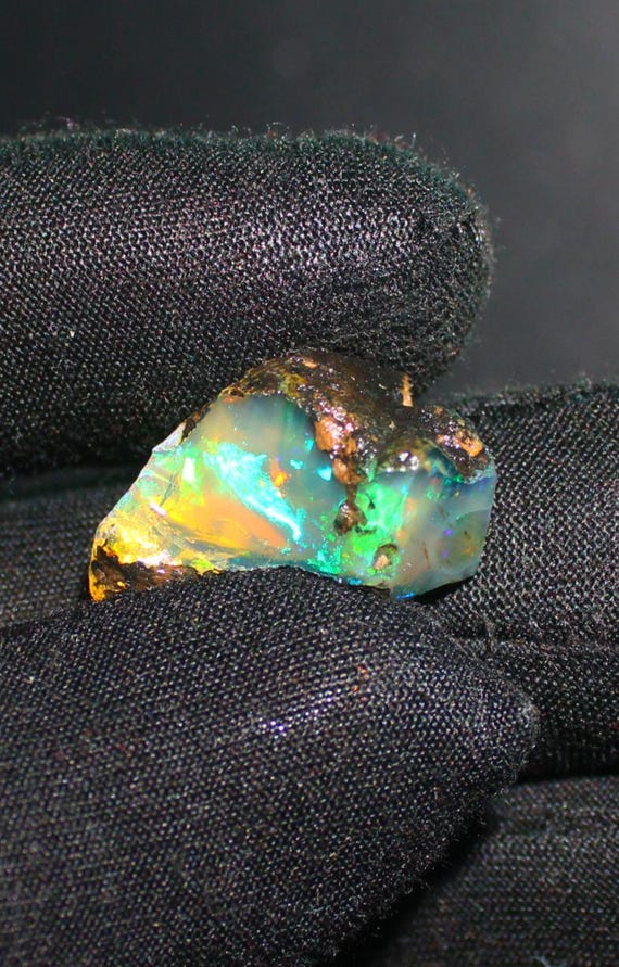 エチオピアウェロ産オパール　原石　鉱物標本　ジュエリーグレード　虹 エチオピアウェロ産オパール 原石 鉱物標本 ジュエリーグレード