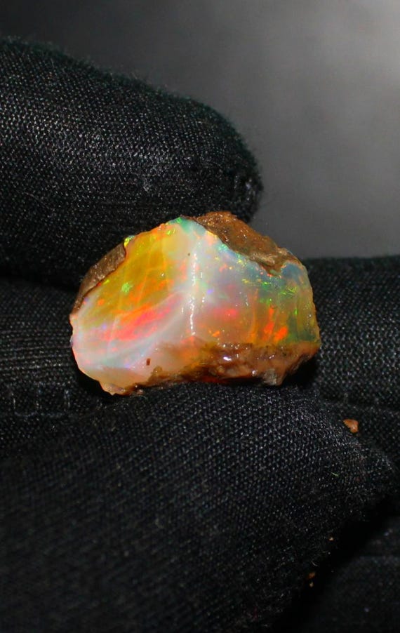 エチオピアウェロ産オパール ピンファイア ジュエリー グレード 鉱物