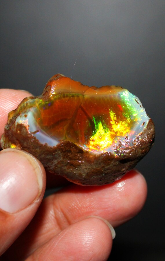 Opale éthiopienne Brute Multi-feu - 100% Naturelle, 187,30 Carats, Pièce Unique !