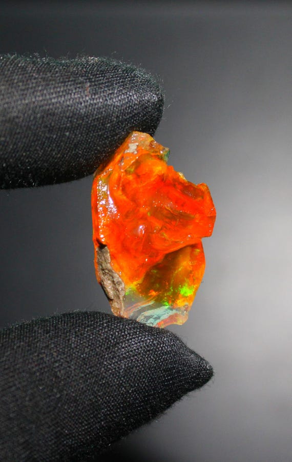 エチオピアウェロ産オパール　原石　鉱物標本　ジュエリーグレード　虹 エチオピアウェロ産オパール 原石 鉱物標本 ジュエリーグレード