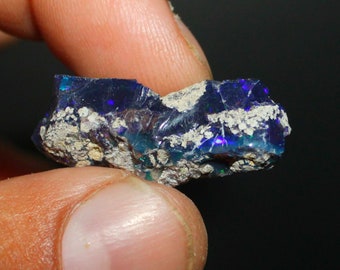 Äthiopischer Schwarzopal-Rohstein, AAA-Multifeuer-Rohschwarzopalkristall, Welo-Feuer auffälliger Schwarzopal-Edelstein, natürliche Kristalle 15,05 Cts