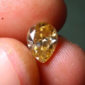 Moissanite Gemstone 2 Cts. AAA faceted cut pear shape golden Moissanite, Loose Moissanite, flawless diamond, Moissanite sparkling jewelry