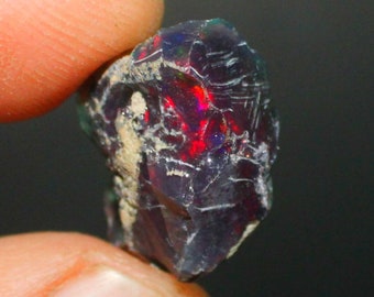 Äthiopischer Schwarzopal-Rohstein, AAA-Multifire-Schwarzopalkristall, auffälliger Welo-Feuer-Schwarzopal-Rohstein, natürliche Kristalle 8,95 Cts