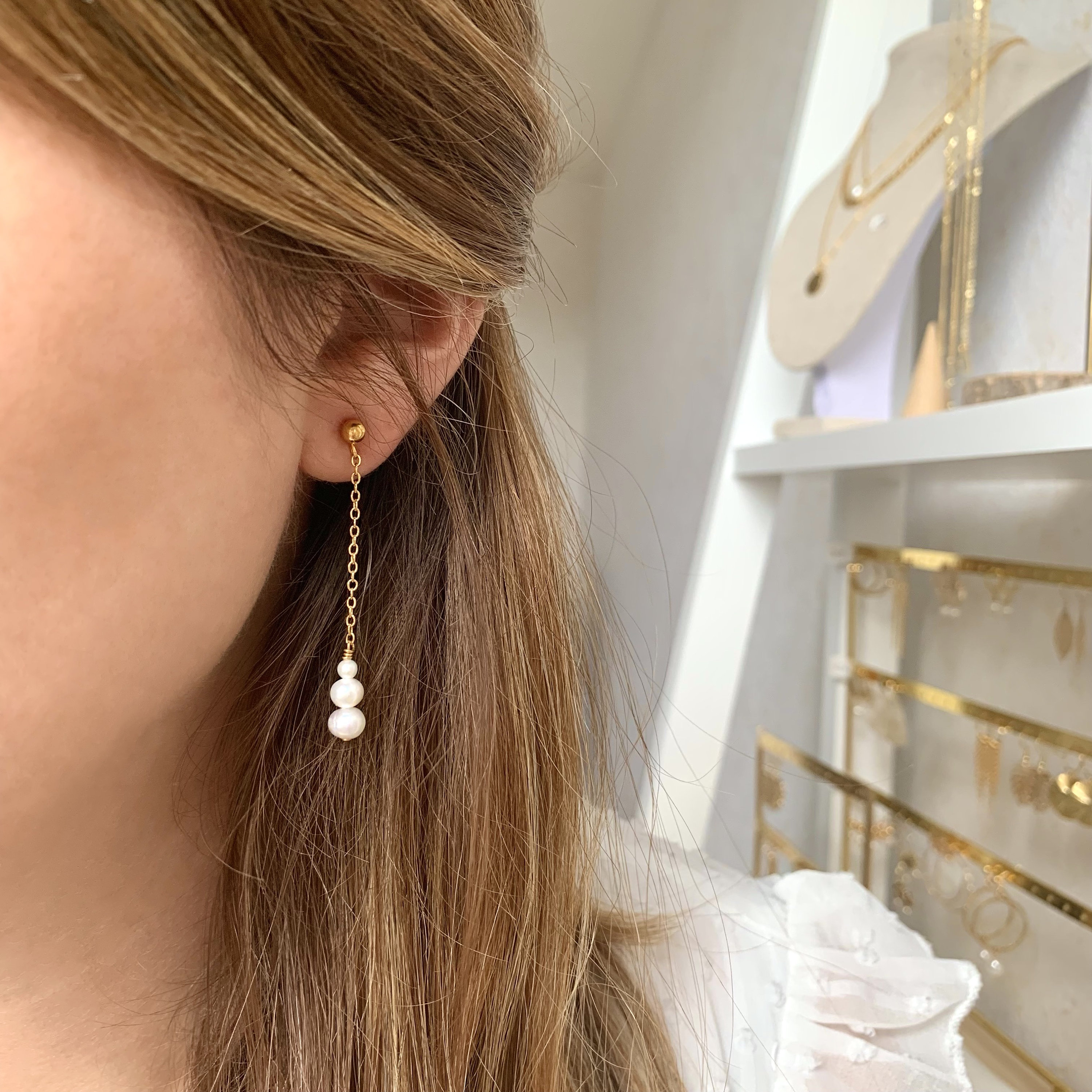 Women's Dangling Earrings With Three Mother-of-pearl 