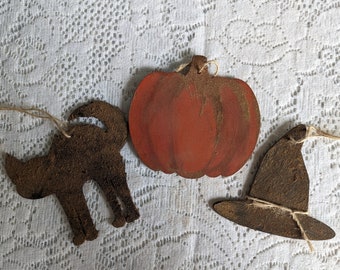 3pc Grungy Halloween ornaments or tags Primitive Farmhouse Witch Hat, Scaredy Cat, Pumpkin All Hallows - Samhain - spooky