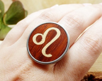 Damring Lejonet symbol, lejonet stjärnteckenring, träring kärlek natur, lejonet horoskop smycken, lejonet stjärntecken, lejonet födelsedagspresent