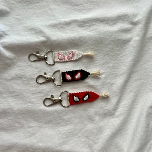 Handgefertigte Spiderman Schlüsselanhänger ( Schwarz Weiß Rot Gestrickt Geflochtenes Gewebe Superhelden wasserdicht Geburtstagsgeschenk marvel dc Disney glow in the dark )