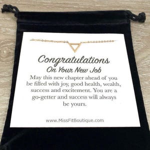 Carte de félicitations, cadeau pour un nouvel emploi, petit collier triangle, cadeau pour la promotion d'un travail, cadeau pour un nouveau départ, cadeau pour collègue, cadeau collègue