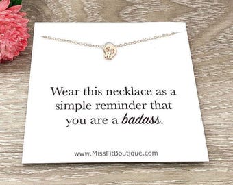 Collar de calavera, pequeño colgante de calavera de oro rosa, joyería de esqueleto, collar de capas, joyería de huesos, regalo de Halloween, regalo de Navidad para ella