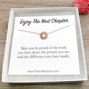 Carte Enjoy The Next Chapter, collier boussole délicat, cadeau de remise des diplômes pour elle, cadeau promotionnel, cadeau d'adieu, cadeau d'adieu pour fille