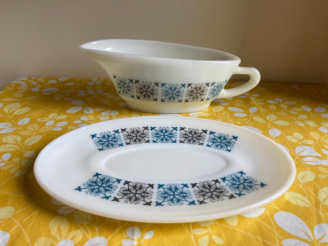 Vintage 1960s JAJ ‘chelsea’ Pyrex Half Pint Gravy Boat and Stand ...