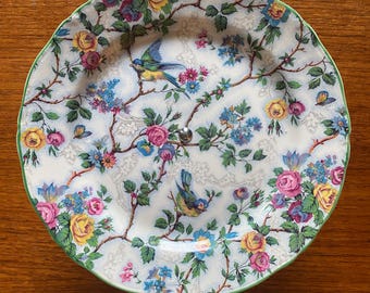 Soporte para pasteles vintage de tela estampada con pájaros de invierno, Staffordshire, Inglaterra, pedestal cromado, estilo cottagecore.