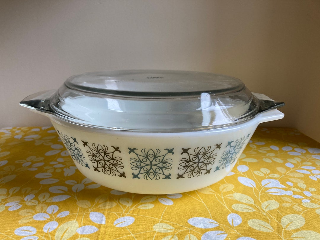 JAJ Pyrex chelsea Casserole Dish and Lid English 1960s - Etsy Canada