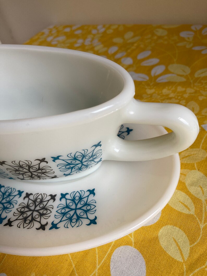 Vintage 1960s JAJ ‘chelsea’ Pyrex Half Pint Gravy Boat and Stand ...