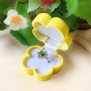 Adjustable Flower Mood Ring with Meaning Chart Card | Whimsical Color Changing Jewelry | Daisy Shaped Gift Box | Y2K Jewelry | Birthday Gift