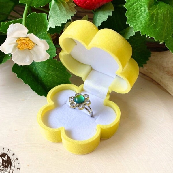 Adjustable Flower Mood Ring with Daisy Shaped Gift Box, Color Changing Daisy Ring with Velvet Ring Box, 70s Inspired Hippie Rings, Jewelry