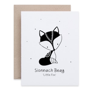 Sionnach Beag Kleiner Fuchs Karte, irische Karten, irische Babygeschenke, Gaeilge Karte, irischsprachige Karte, personalisierte neue Babykarte, hergestellt in Irland