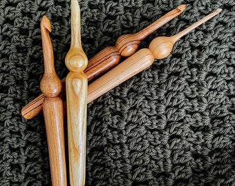 Wooden Crochet hook 8 mm of 100/% natural SIBERIAN ROWAN WOOD for knitting for yarn #K105