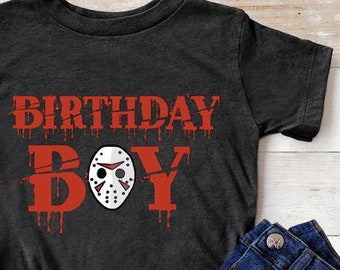 Camiseta gráfica con letras rojas de Voorhees para cumpleaños de niño adulto