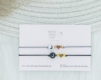 Armband personalisiert Initialen Metallperlen Herz filigran zart Makramee Freundschaftsarmband Geburtstag Freundin Patentante Weihnachten
