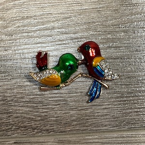 Crystal Parrot Needleminder