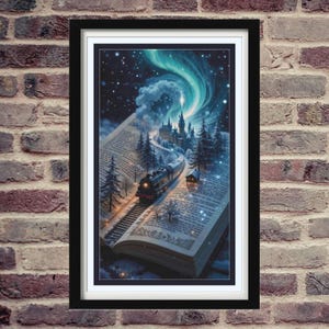 Puede incluir: Un tren de vapor vintage viaja a través de un bosque nevado en una página de un libro abierto. El tren se dirige hacia un castillo en la distancia, con una aurora boreal verde y azul en el cielo nocturno arriba.